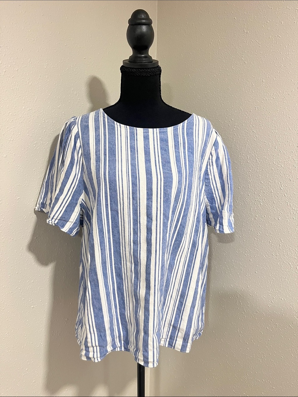 Cabi Linen Blend Blue & White Striped Women’s Short Sleeve Top-XLarge